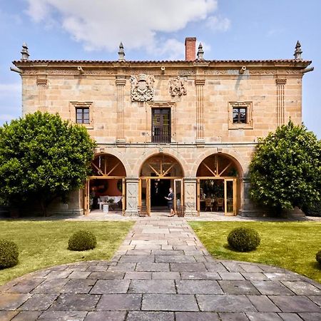Helguera Palacio Boutique & Antique Vargas Exterior photo